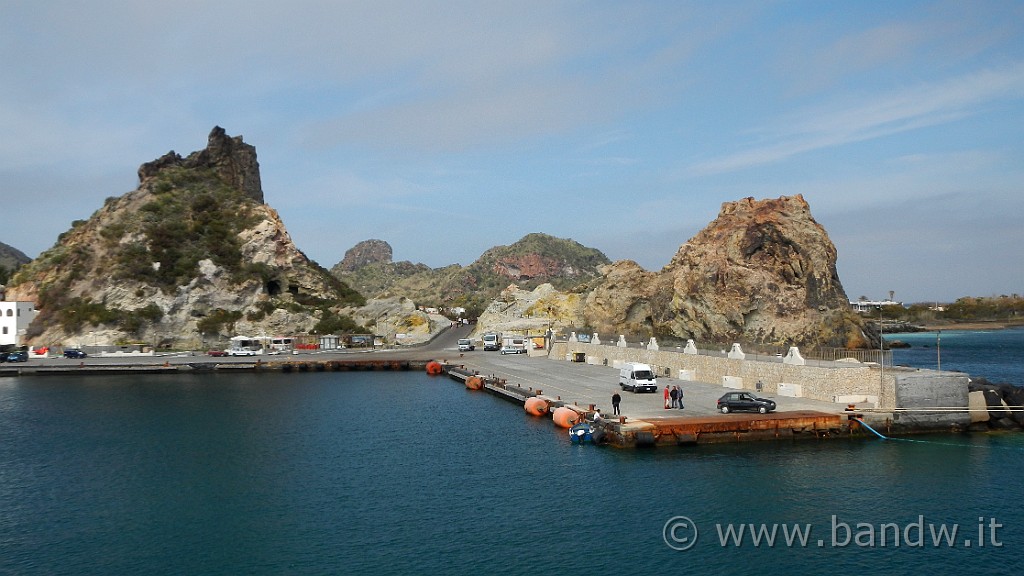 DSCN8679.JPG - Il porto di Vulcano